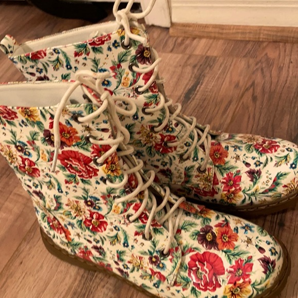 Nature Breeze, flowers, red, blue, yellow color boots 👢,size10,5-11 USA. - Picture 1 of 12